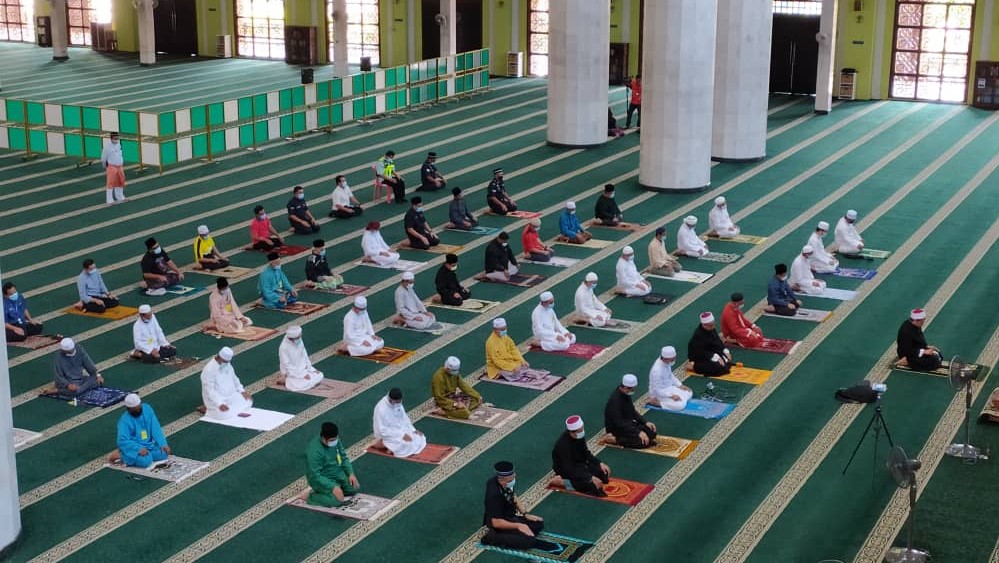 Jemaah sebak dapat tunai solat Jumaat selepas lebih dua bulan