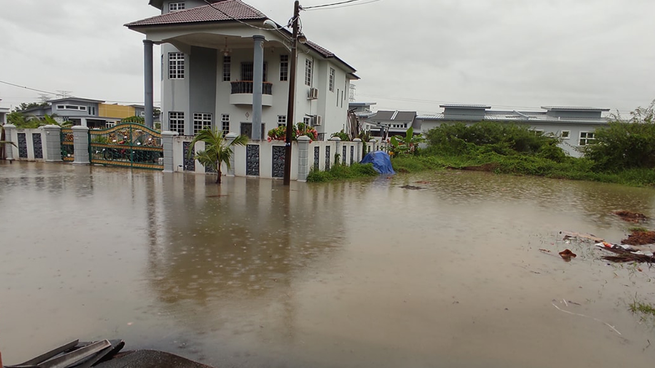 Hujan lebat, laut pasang serentak punca banjir