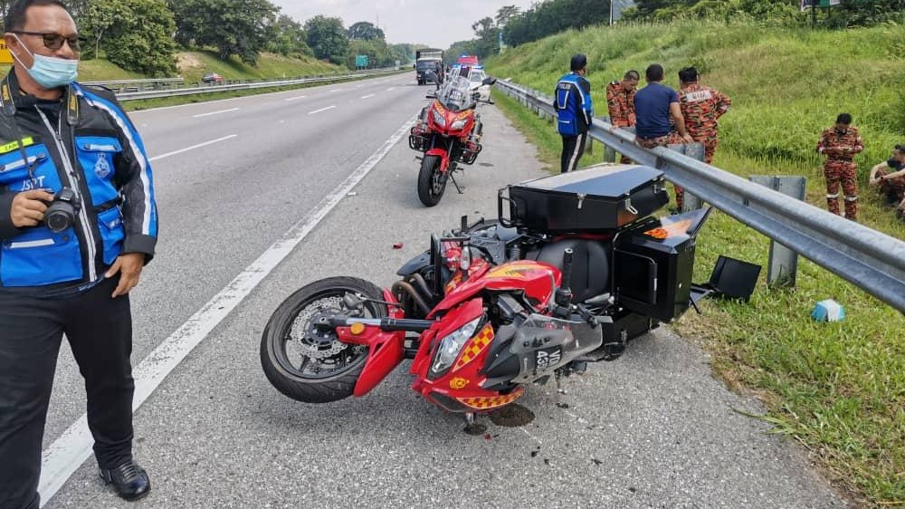 Anggota bomba dalam perjalanan hadiri latihan kemahiran maut