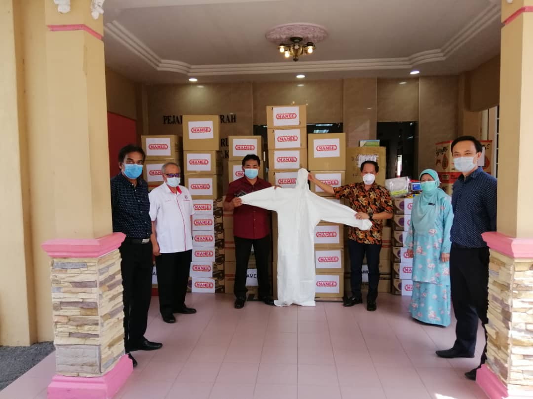 Mamee sumbang barangan kepada barisan hadapan