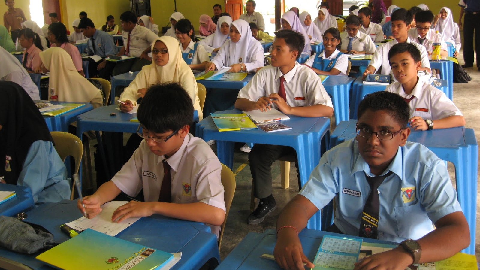 Sekolah dibuka 24 Jun, libat pelajar peperiksaan awam, antarabangsa – Radzi Jidin