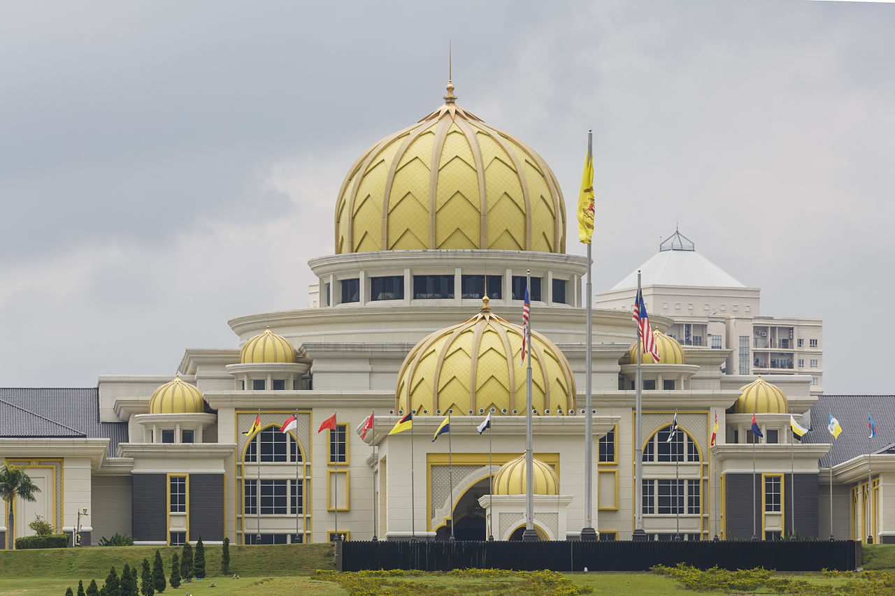 Raja-Raja Melayu tiba di Istana Negara hadiri perbincangan khas