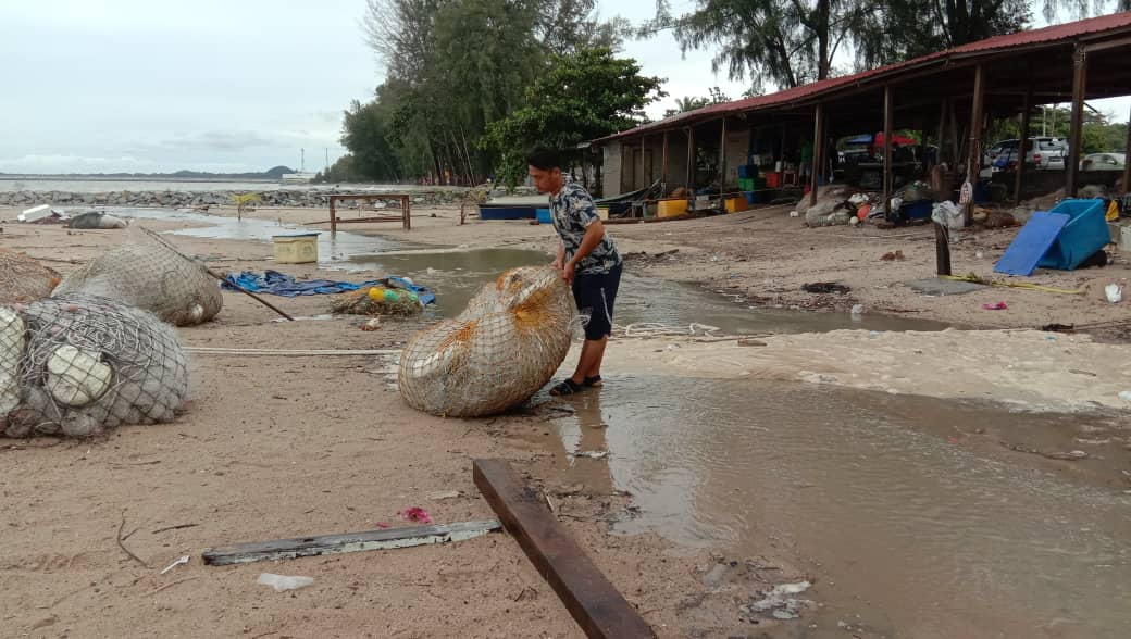 Nelayan tidak mampu turun ke laut akibat perubahan monsun