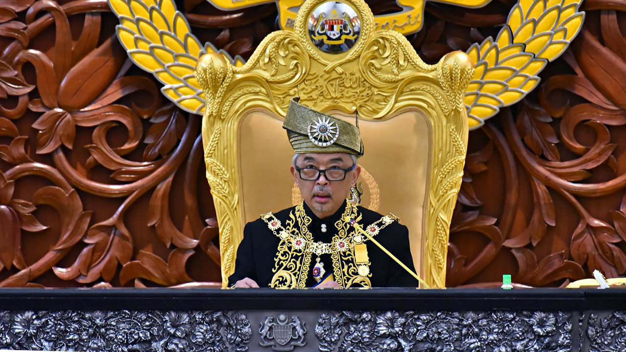 Agong perkenan kurnia pingat PGB kepada Baharuddin, Norihan