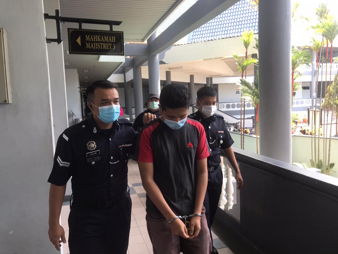 Juruteknik gelang ‘pink’ dipenjara 14 hari, denda RM1,000