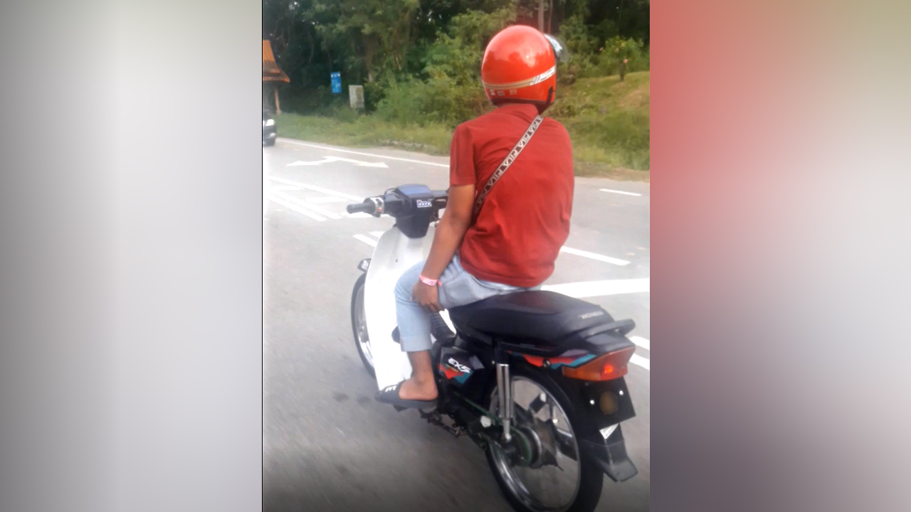 Penunggang motosikal bergelang pink disiasat