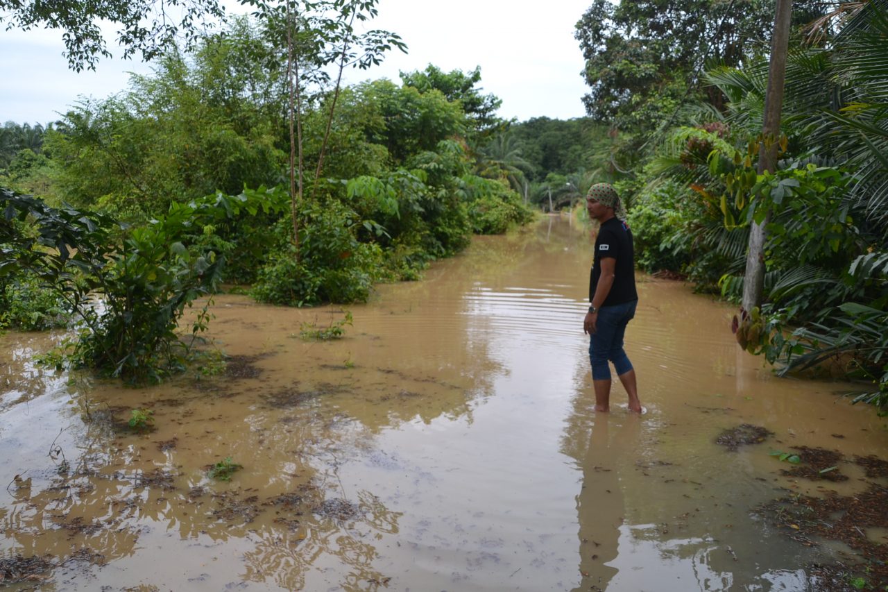 Banjir kilat: Hasrat ambil anak terbantut