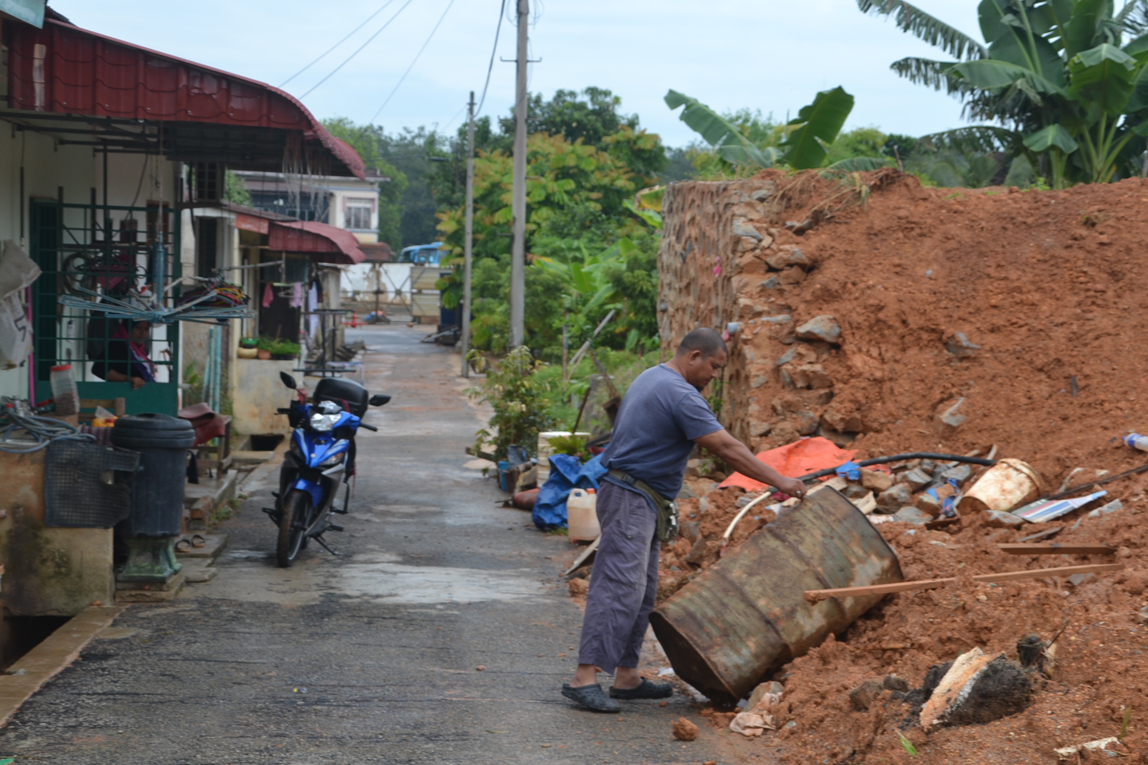 Mangsa bimbang  banjir lumpur tembok runtuh berulang