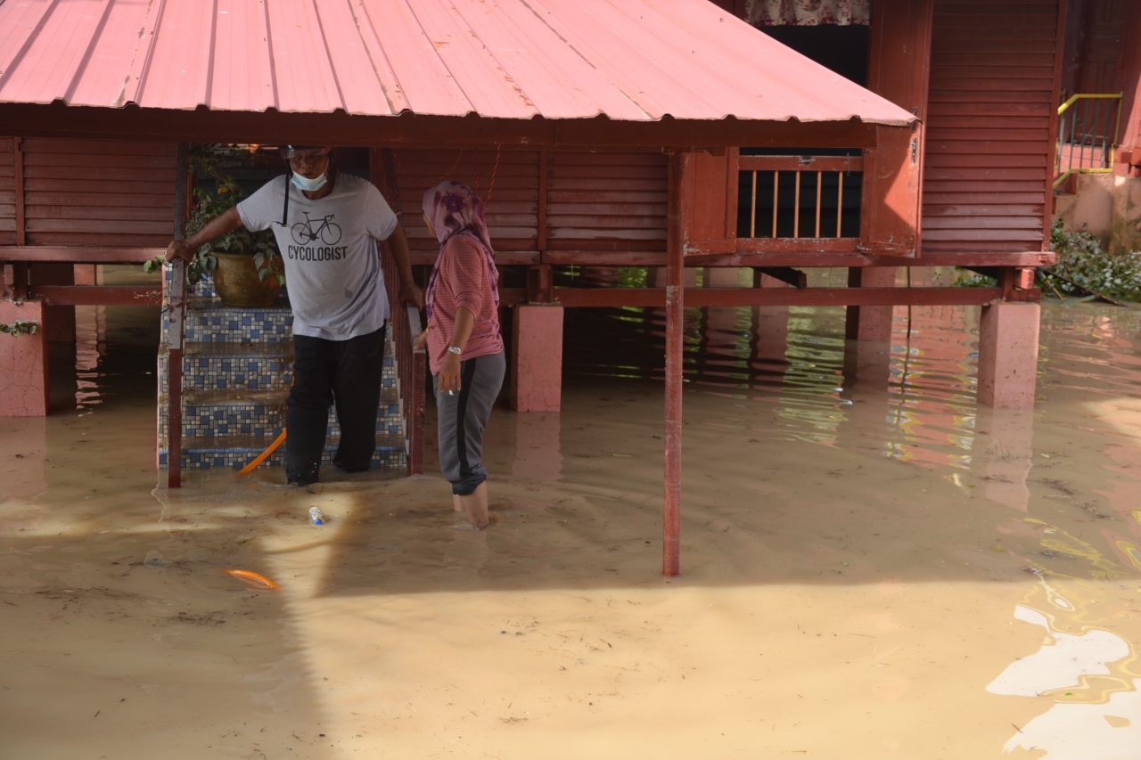 Syukur sempat selamatkan barangan perniagaan