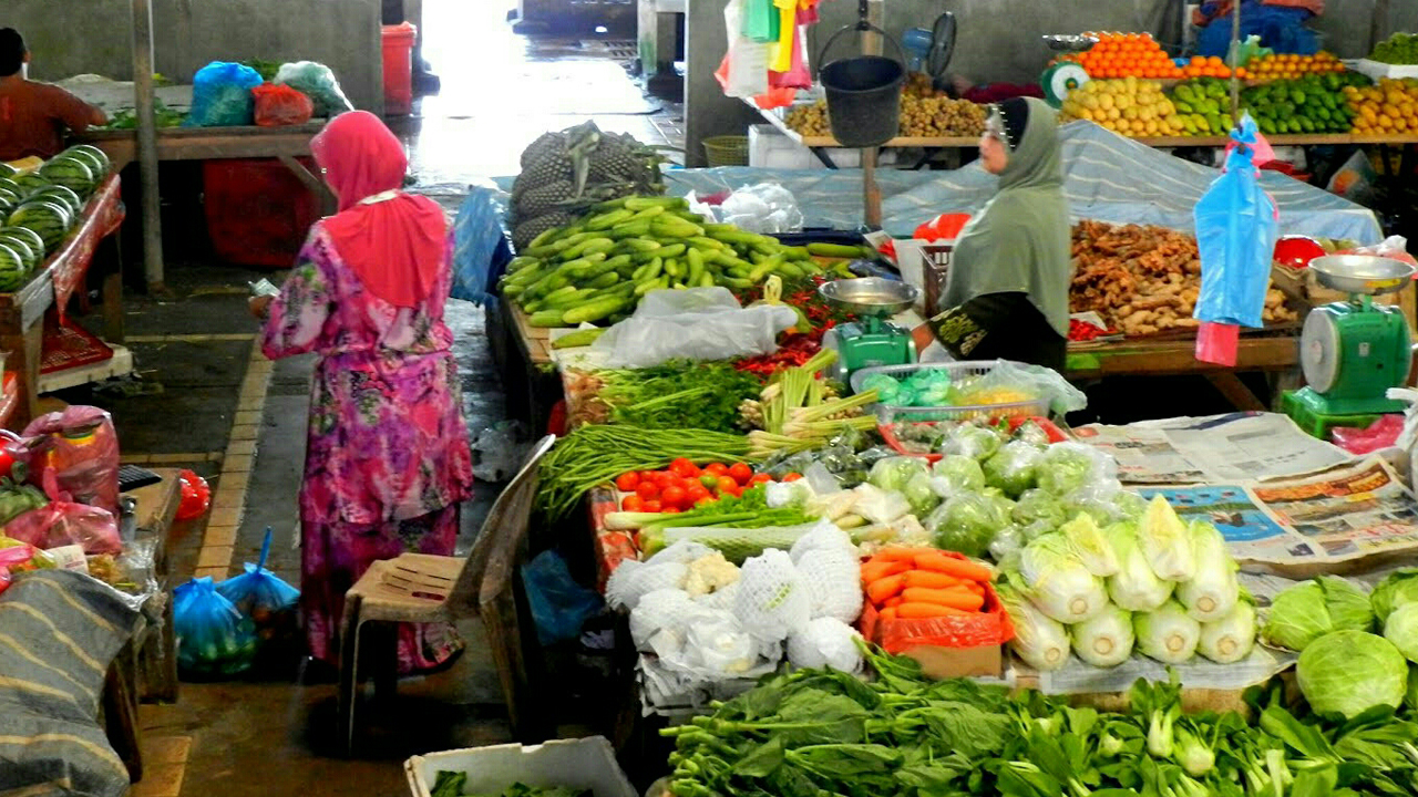 Bekalan keperluan asas di Melaka mencukupi