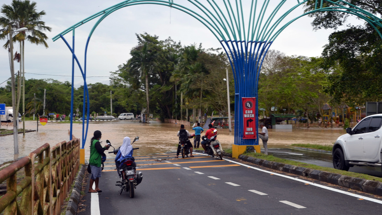 Banjir kilat: Penduduk Rembau, terkandas di Lubok China