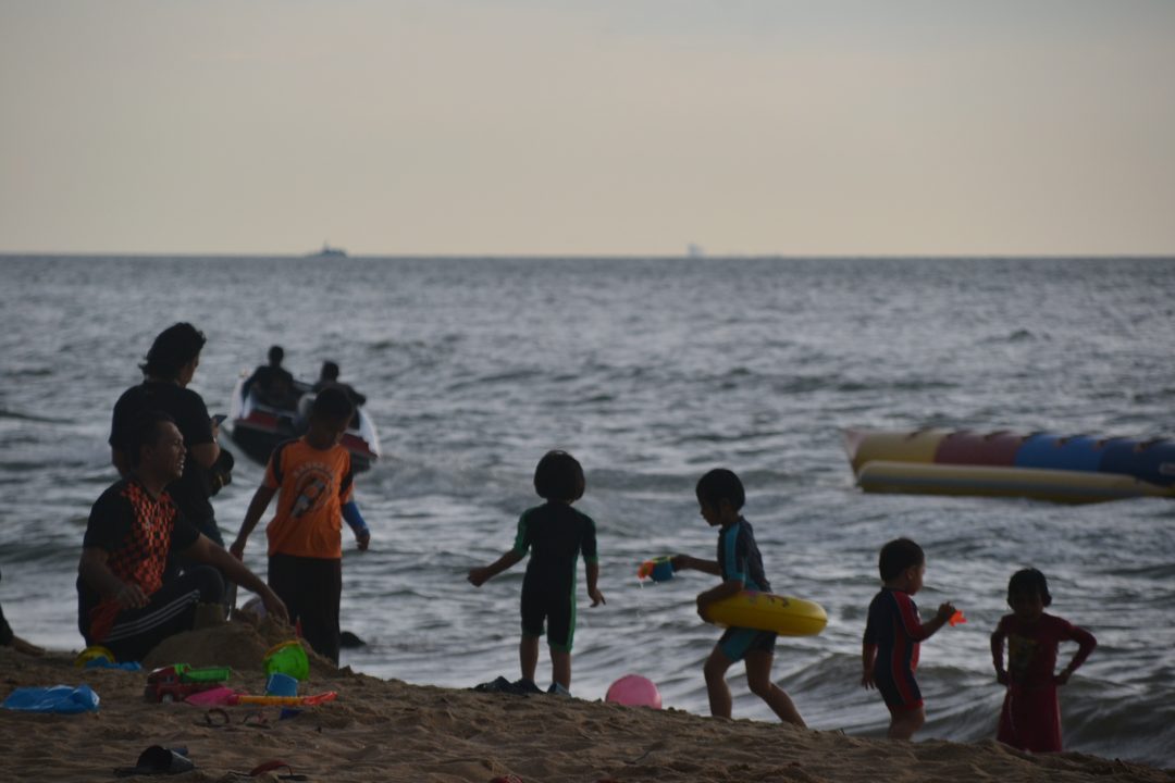 Peniaga pantai peranginan kembali bernafas