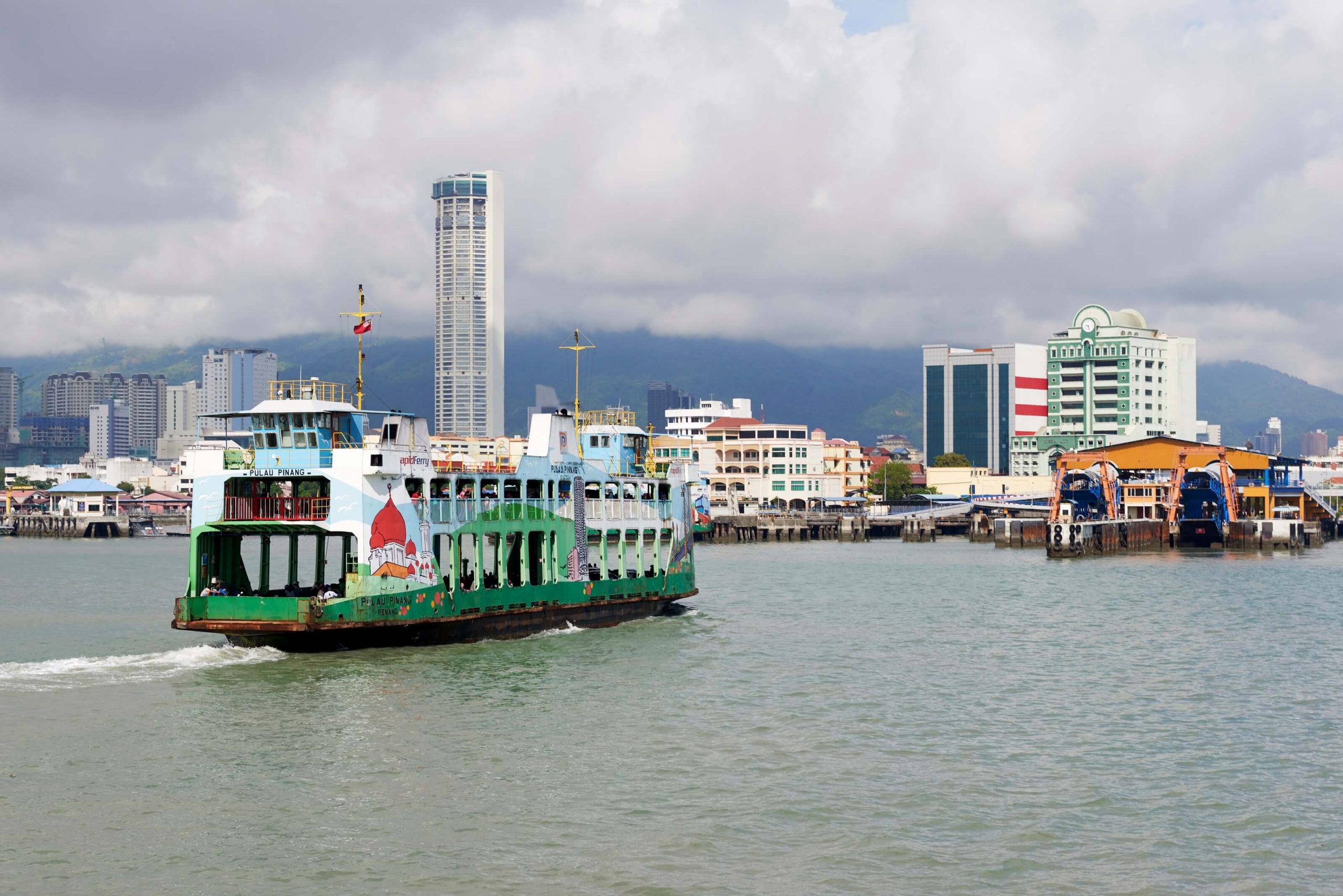 Perkhidmatan feri Pulau Pinang diteruskan