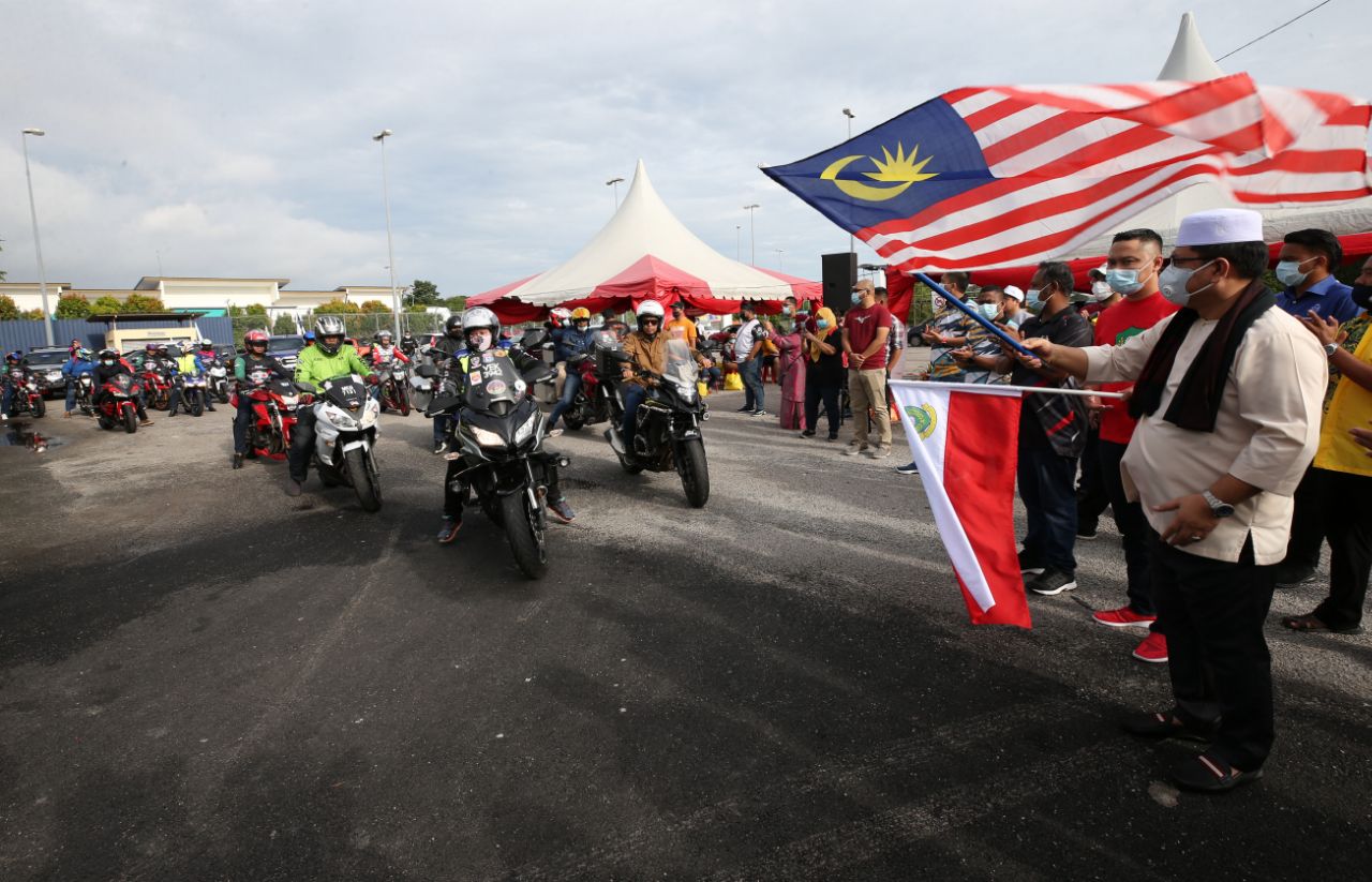 Belia jelajah seluruh Melaka sampaikan sumbangan