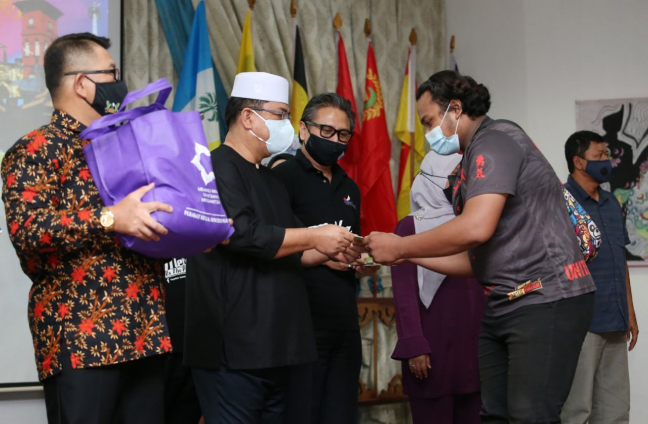 Melaka peruntuk RM33,000 caruman kepada 216 pengayuh beca