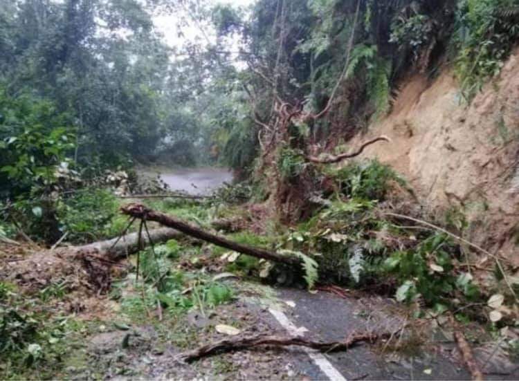 Tanah runtuh Fraser Hill: 13 kenderaan terkandas, laluan terputus