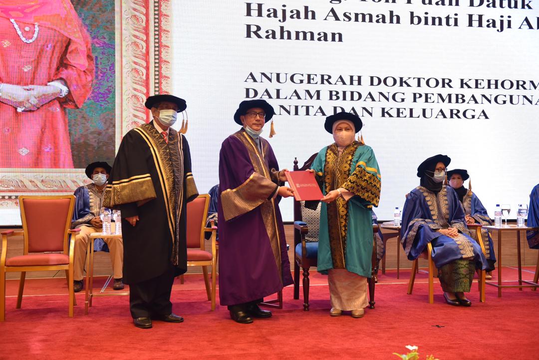 Geomatika University College anugerah Toh Puan gelaran Doktor Kehormat