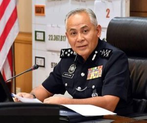 Polis nafi saman individu tidak pakai sarung tangan- Acryl ...