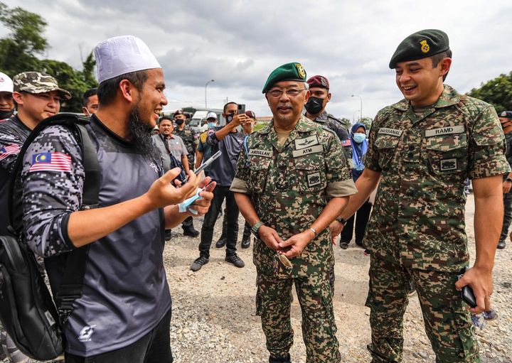 Agong belanja Ebit Lew makan ikan patin