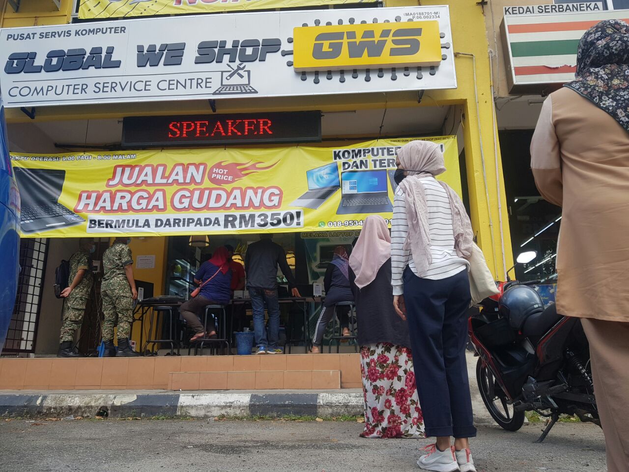 Kedai komputer, alat tulis, komunikasi dibenar buka esok, SOP lain kekal