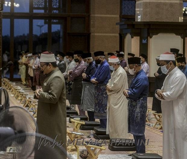 Muhyiddin sertai solat hajat sempena setahun pentadbiran kerajaan Perikatan Nasional