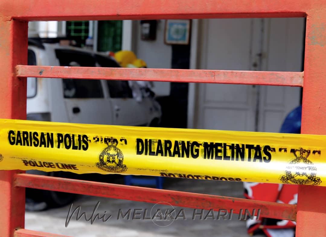 Tolong jaga tepi kain jiran: Latipah