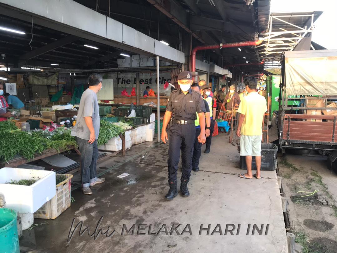 Penganjur Pasar Borong Batu Berendam, pengunjung patuh SOP