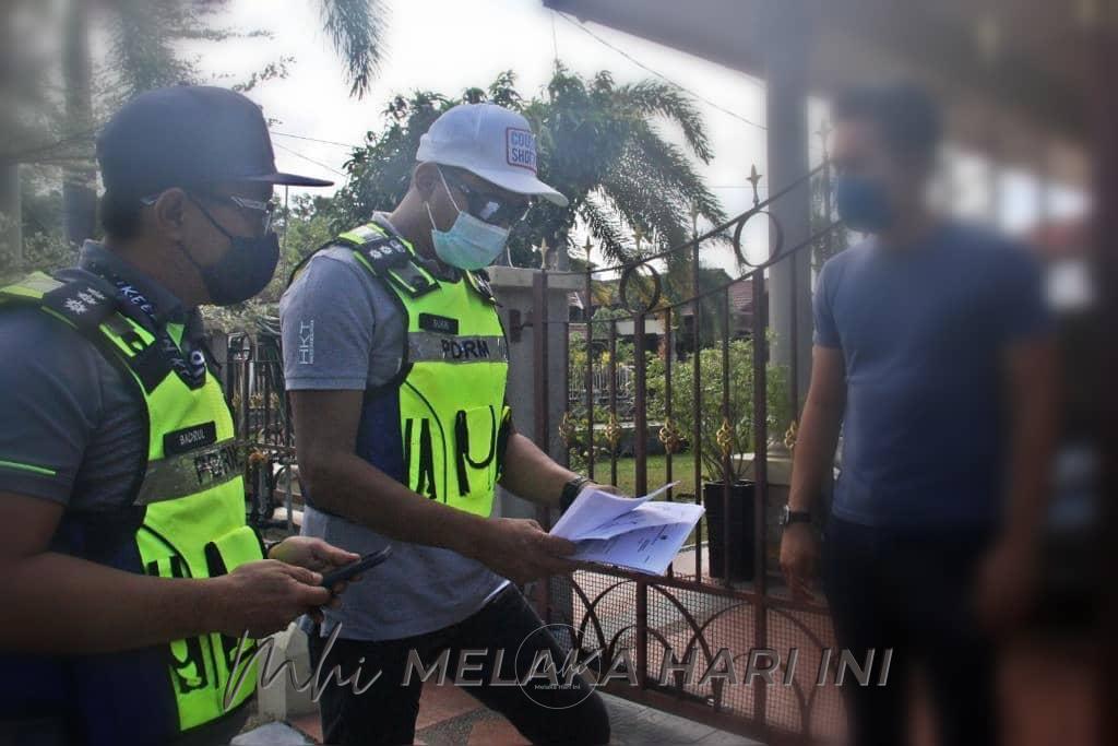 Polis Melaka periksa setiap individu kuarantin kendiri, pastikan tiada pelanggaran SOP.