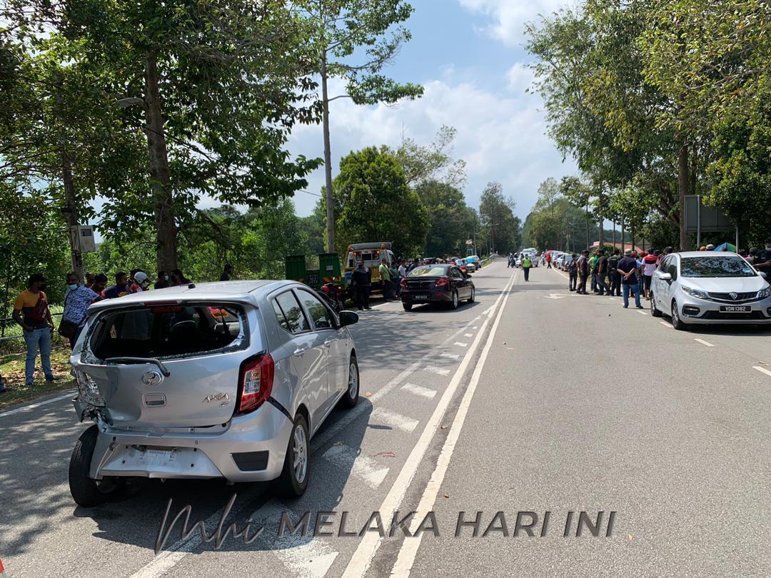 Ahli perniagaan maut, motosikal berkuasa tinggi rempuh kereta