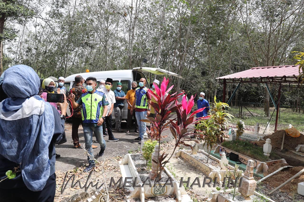 ‘Adik’ selamat dikebumikan di Simpang Bekoh, Jasin