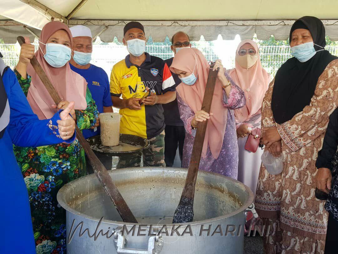 1,700 pek bubur lambuk diagih kepada penduduk