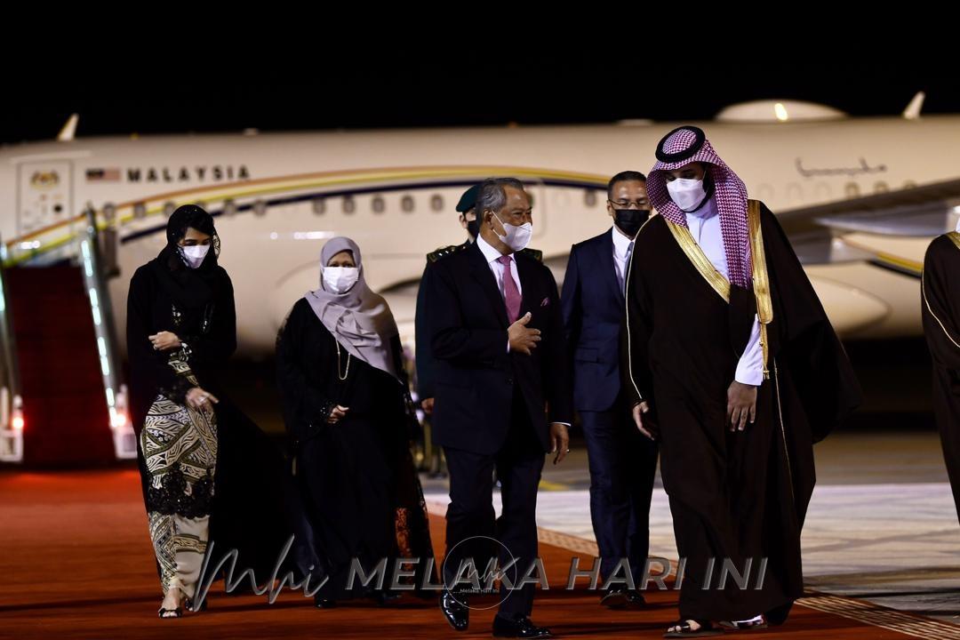 Ketibaan PM Muhyiddin di Riyadh disambut oleh Putera Mahkota