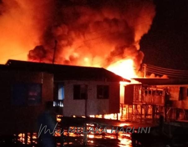 73 rumah atas air di Pulau Gaya terbakar, lebih 200 penghuni hilang tempat tinggal