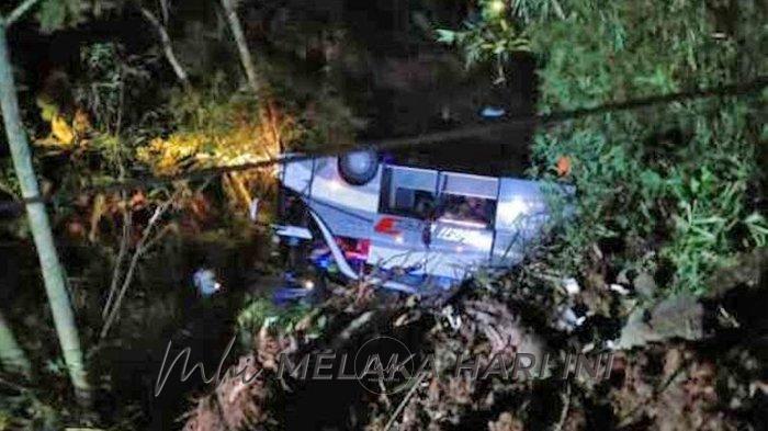 27 maut, bas terjunam ke gaung di Sumedang, Jawa Barat