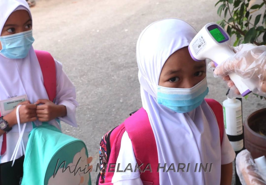 Pemakaian pelitup muka kini diwajibkan di sekolah