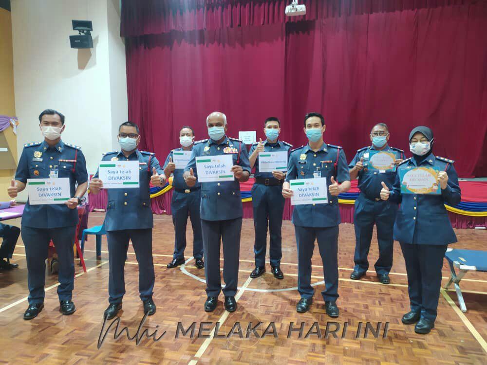 543 bomba Melaka terima suntikan vaksin fasa 1