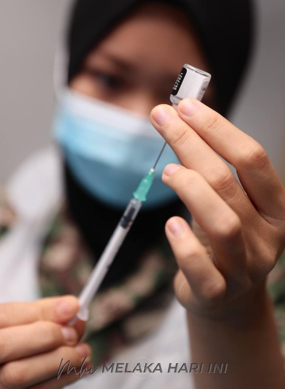 Hampir 250,000 individu terima dos pertama vaksin COVID-19 setakat semalam