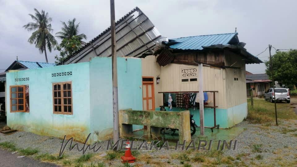 Bumbung 9 rumah di Kampung Pulai diterbangkan puting beliung
