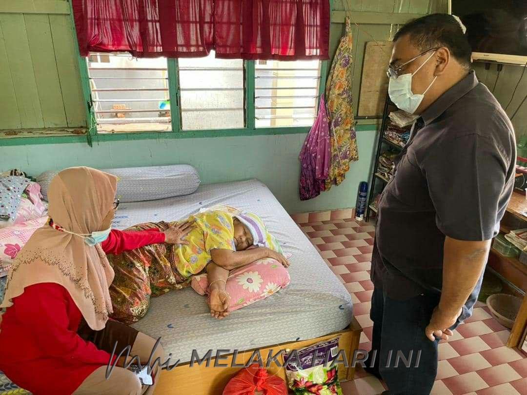 Sedia turun padang bantu warga emas daftar vaksin