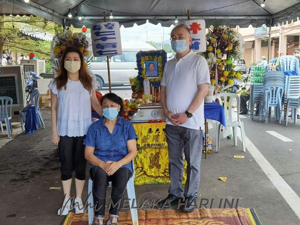 Ka Siong hadir majlis pengebumian bapa angkat di Asahan