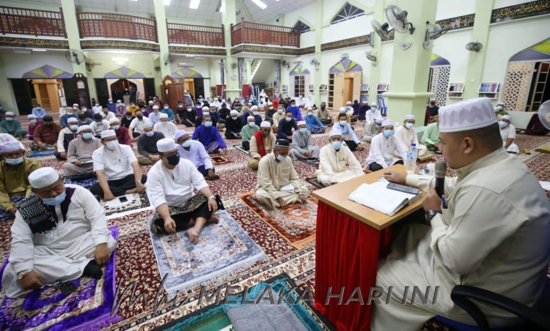 Ketua Menteri tunai solat Subuh di Masjid Aleyah, Kuala Ina