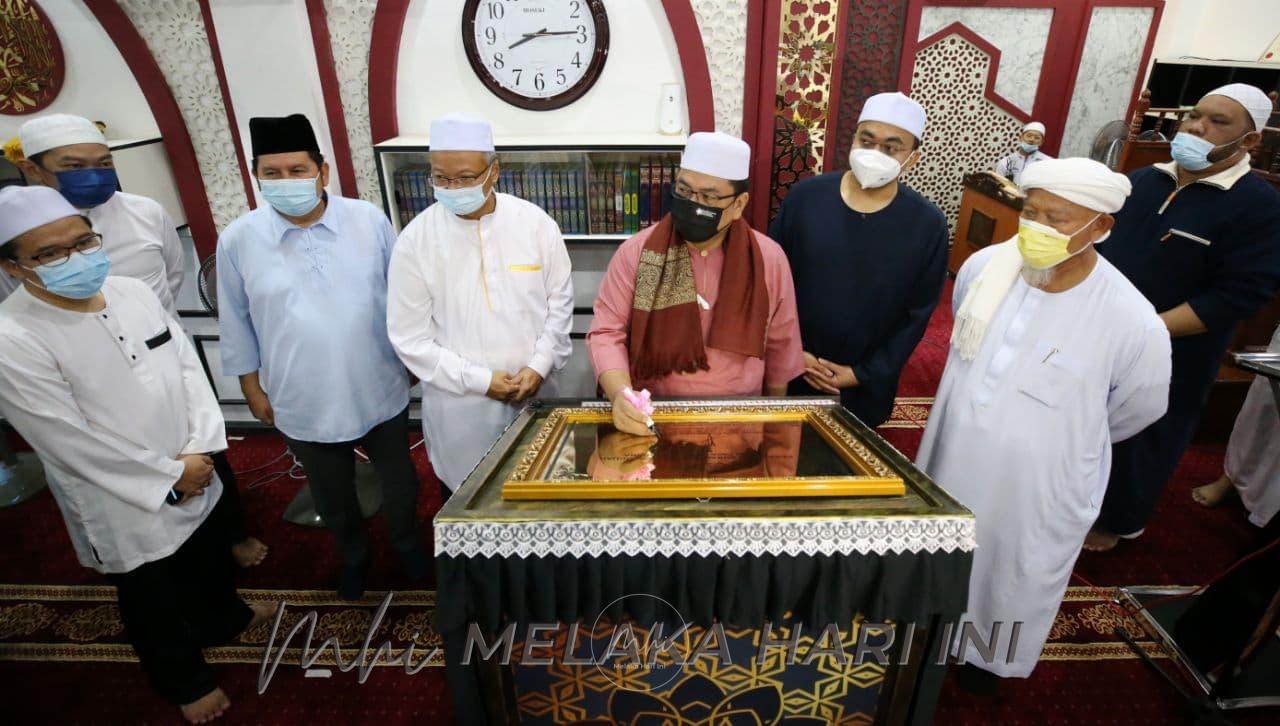 Melaka pohon bina 10 masjid baharu