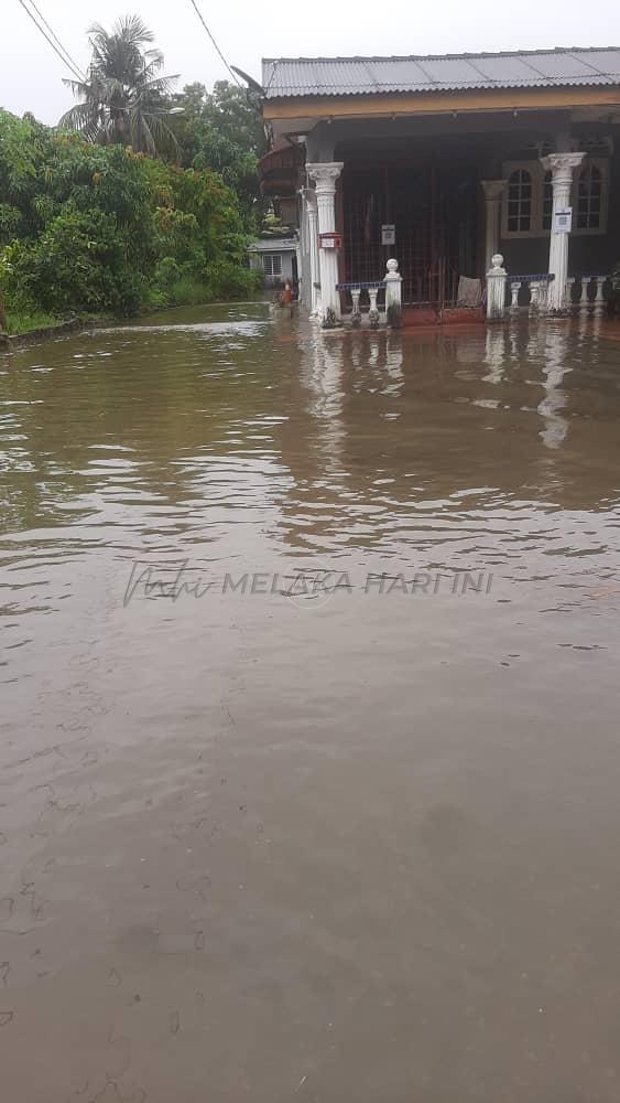 Penduduk Kampung Peringgit tanggung derita banjir kilat