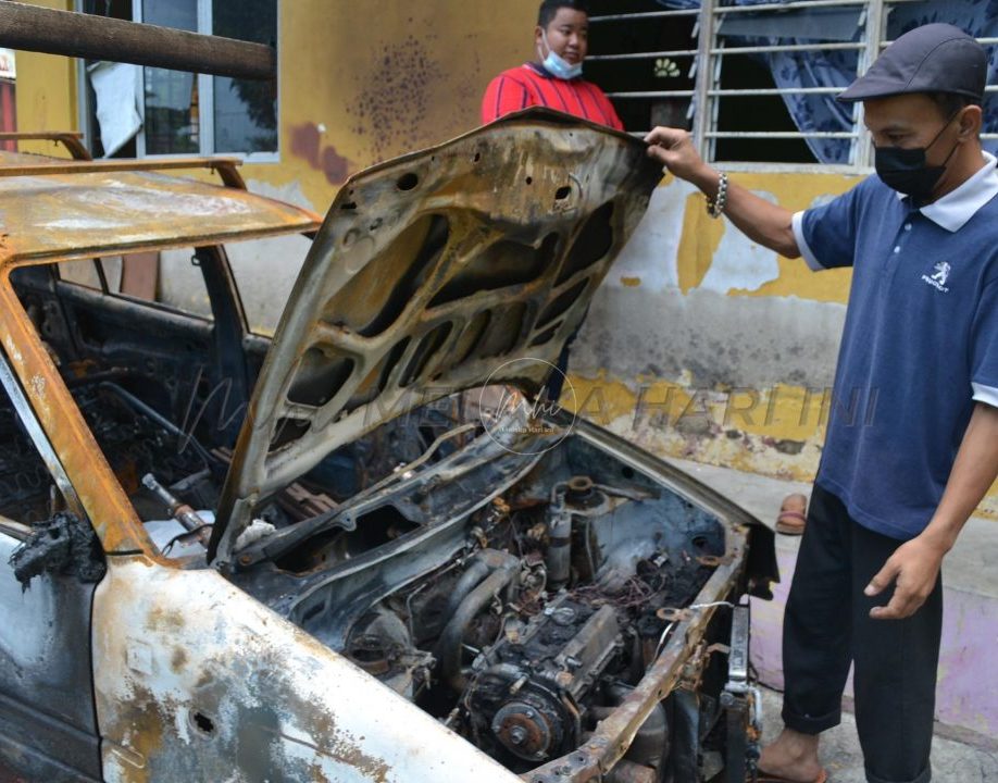 Kereta nadi berniaga rentung