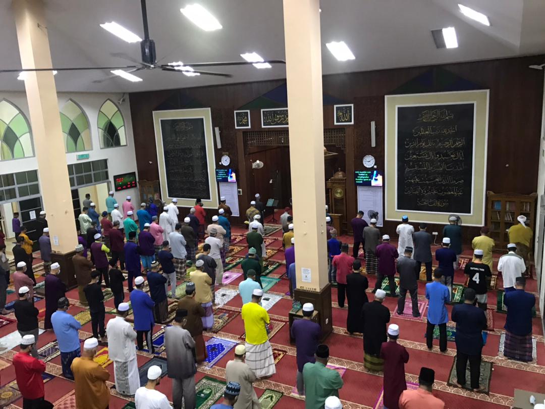 Jemaah terharu dapat tunai solat tarawih tahun ini