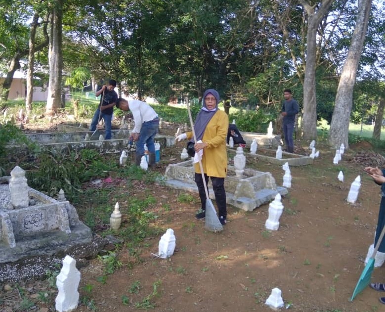 Lukanisman On Twitter Bersama Pendudukan Kampung Nelayan Kuala Bakam Gotong Royong Membersih Kawasan Perkuburan Masyarakat Melanau Kristian Akan Membantu Mereka Berkenaan Hakisan Tebing Sungai Dan Melulusakan Sumbangan Geran Aktiviti Pengurusan