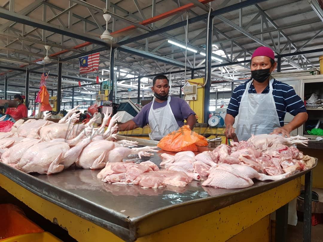 Harga makanan ayam naik, punca harga ayam mahal