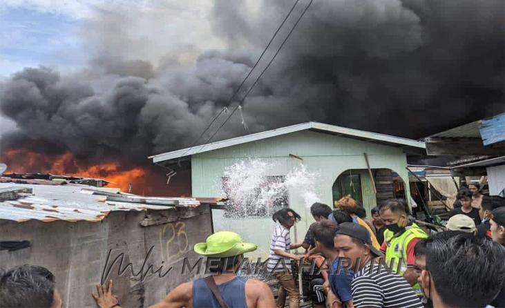 20 rumah hangus, 100 penduduk Kampung Simunul hilang tempat tinggal