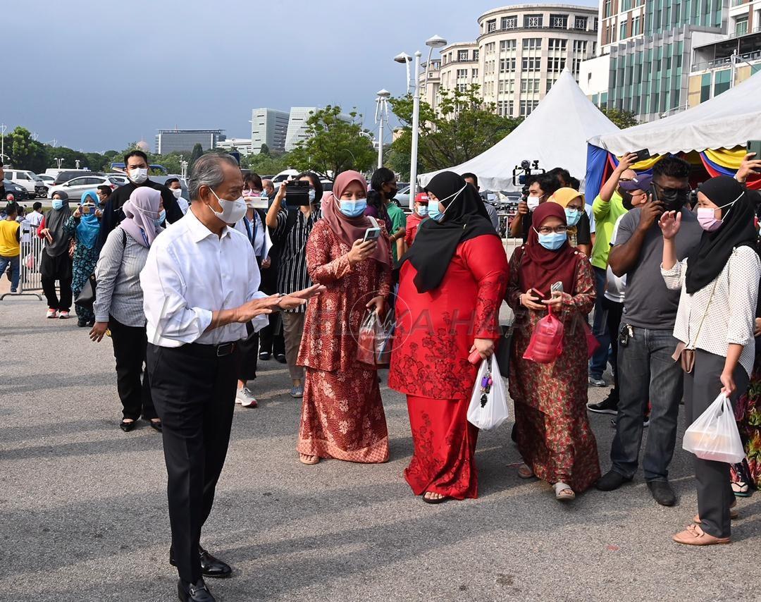 PM Muhyiddin ingatkan pengunjung bazar Ramadan patuhi SOP