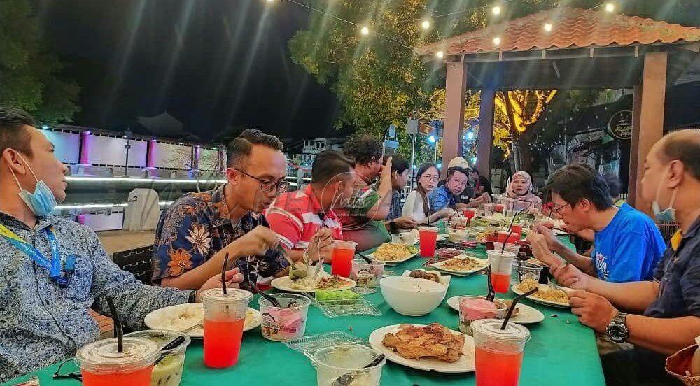 ‘Iftar romantik’ Sungai Melaka